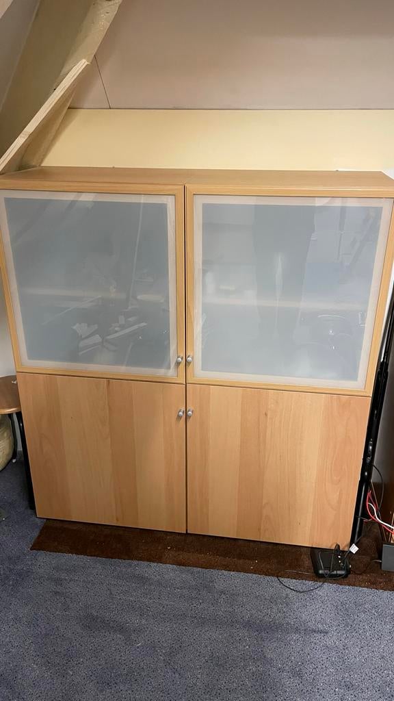 IKEA Kast - beuken met mat glazen deurtjes, Huis en Inrichting, Ophalen, Gebruikt, 100 tot 150 cm, 100 tot 150 cm
