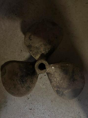 Scheepsschroef rechts beschikbaar voor biedingen