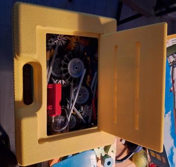 Orginele gele Doos met knex  beschikbaar voor biedingen