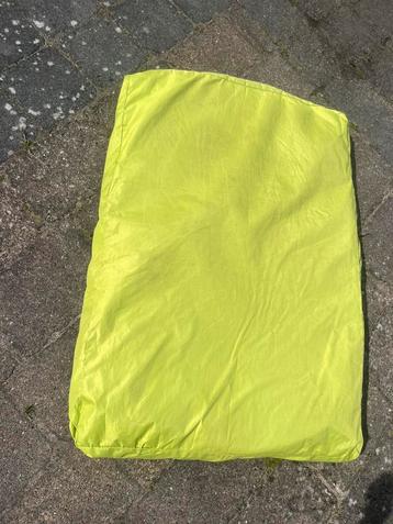Hondenkussen gratis ophalen beschikbaar voor biedingen