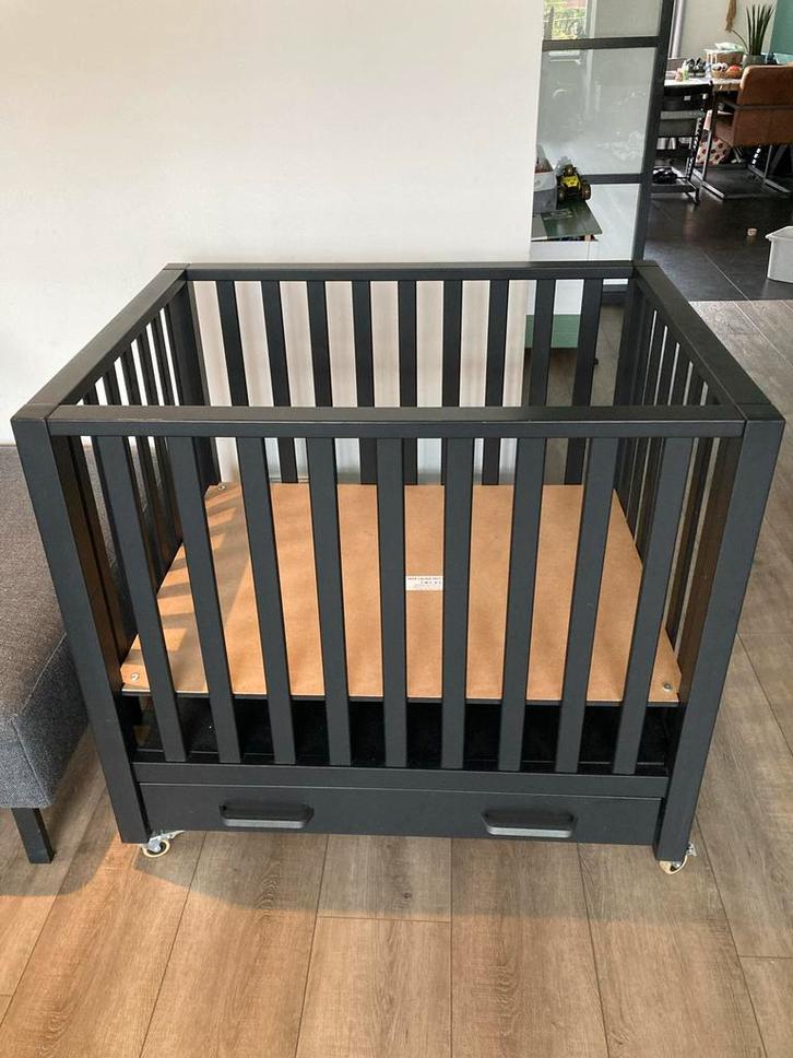 TWF Box Laura met lade - Zwart, Kinderen en Baby's, Babywiegjes en Ledikanten, Zo goed als nieuw, Wieg, Ophalen