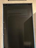 2 zwarte alluminium jaloezieën Veneta, Huis en Inrichting, Stoffering | Gordijnen en Lamellen, Ophalen, Gebruikt, 100 tot 150 cm
