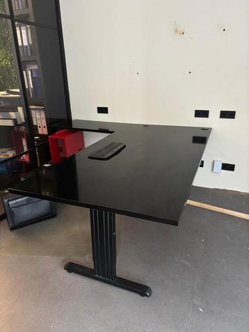 Zwart bureau tafel