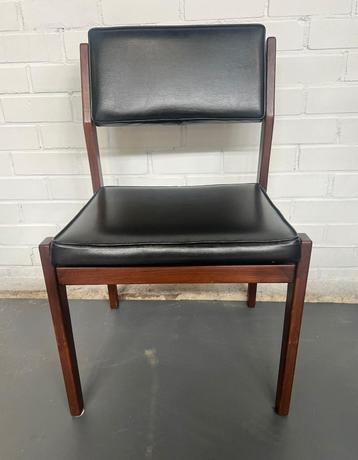 2 Vintage design stoelen  beschikbaar voor biedingen