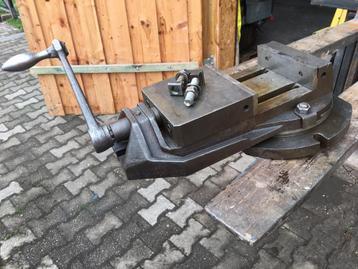 Draaibare machine klem  beschikbaar voor biedingen
