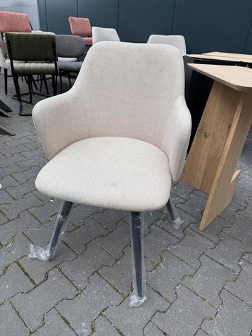 1 x nieuwe beige stoel beschikbaar voor biedingen