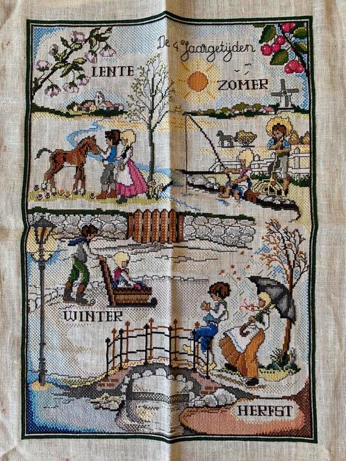Borduurwerk vier jaargetijden, Huis en Inrichting, Woonaccessoires | Schilderijen, Tekeningen en Foto's, Nieuw, Schilderij, 50 tot 75 cm