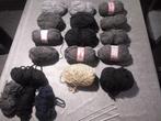 14 bollen wol en 4 halve. 3 breinaalden en 15 haaknaalden, Ophalen of Verzenden, Zo goed als nieuw, Breien of Haken, Wol of Garen