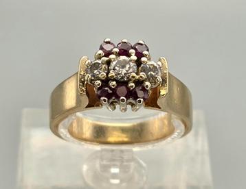 Gouden antieke ring met edelsteen robijn en diamant.2025/630 beschikbaar voor biedingen