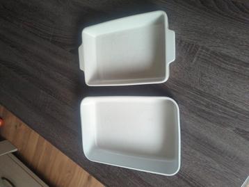 Twee ovenschalen  beschikbaar voor biedingen