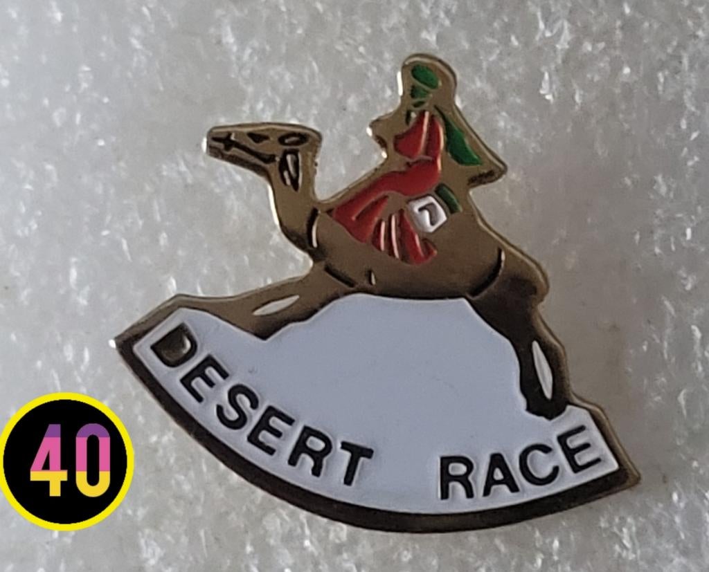 Desert Race pin, Verzamelen, Speldjes, Pins en Buttons, Verzenden