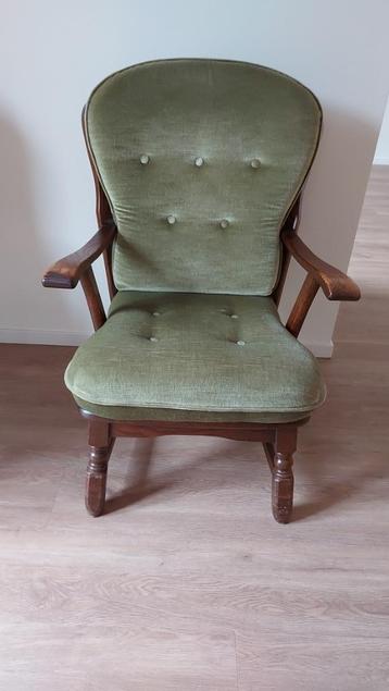 Eiken armstoel, fauteuil, stoel met kussens. Nette stoel beschikbaar voor biedingen