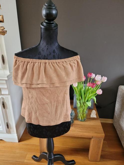 COOLCAT suedine cold shoulder top maat xl valt als M zgan, Kleding | Dames, Tops, Zo goed als nieuw, Maat 38/40 (M), Bruin, Korte mouw