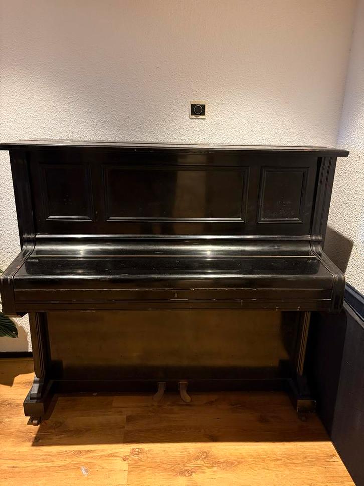 Mooie oude piano te koop, Muziek en Instrumenten, Piano's, Gebruikt, Piano, Zwart, Hoogglans, Ophalen