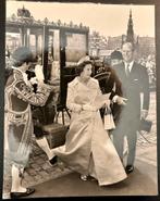 Queen Elizabeth, ca 1950, Verzamelen, Koninklijk Huis en Royalty, Ophalen of Verzenden, Kaart, Foto of Prent