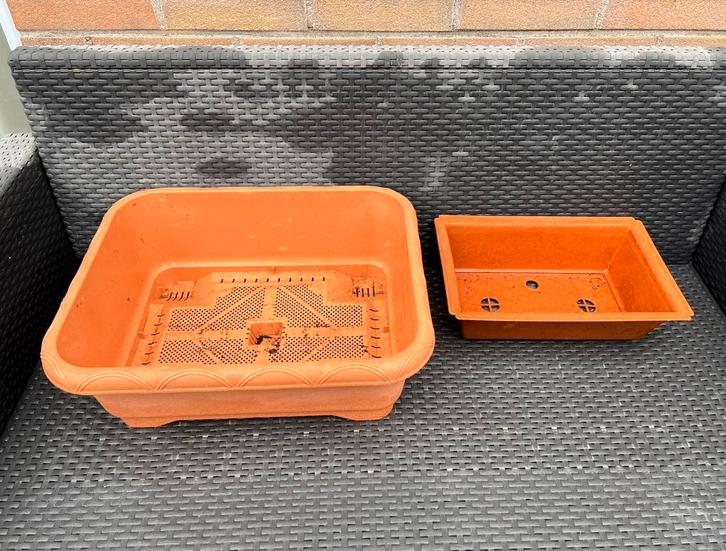 Twee Bonsai trainingspotten van bruin gekleurd plastic., Tuin en Terras, Bloempotten, Gebruikt, Kunststof, Minder dan 40 cm, Minder dan 25 cm
