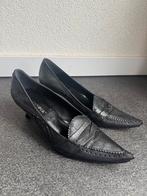 Vintage Y2K grijze lederen kitten heels, Kleding | Dames, Schoenen, Vintage, Pumps, Vintage, Vintage