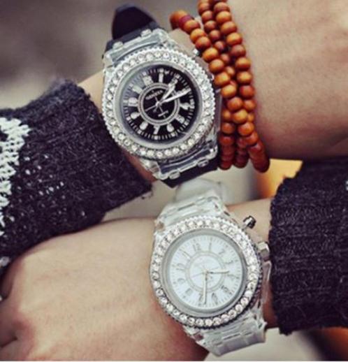 Stijlvol Wit LED Horloge - 7 Kleuren Verlichting (Box A-113), Sieraden, Tassen en Uiterlijk, Overige Accessoires, Nieuw, Ophalen