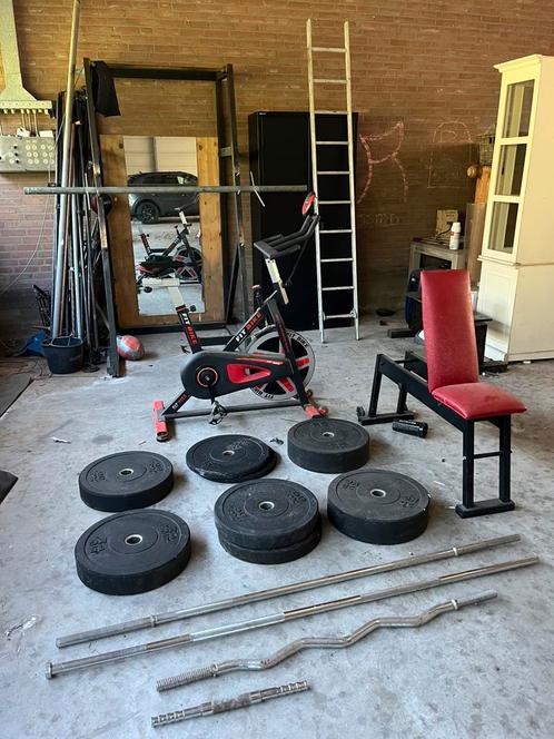 Complete  Gym set - Halterstang, schijven, bank, spinfiets, Sport en Fitness, Fitnessmaterialen, Gebruikt, Borst, Ophalen of Verzenden