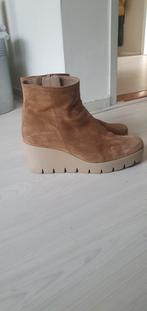 Suède laarsjes met sleehak merk Gabor, mast 41, Kleding | Dames, Schoenen, Gabor, Ophalen, Zo goed als nieuw, Beige