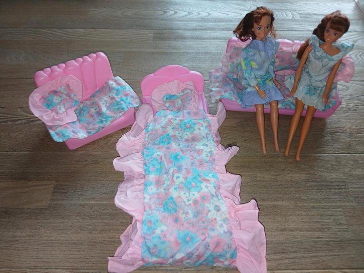 Retro 'barbie'set Lucky ind. Incl. 3 'Barbies', Kinderen en Baby's, Speelgoed | Poppen, Zo goed als nieuw, Barbie, Ophalen of Verzenden