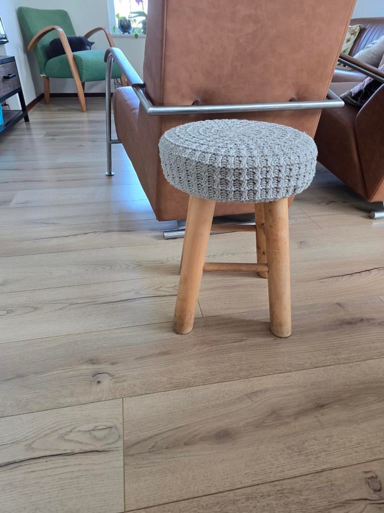 Houten krukje met gehaakte zitting, Huis en Inrichting, Krukjes, Ophalen, Zo goed als nieuw, Hout
