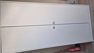 Kast beschikbaar voor biedingen