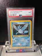 PSA 9 - Articuno Holo 1st Edition #2 (2000 Pokemon Fossil), Hobby en Vrije tijd, Ophalen of Verzenden, Zo goed als nieuw