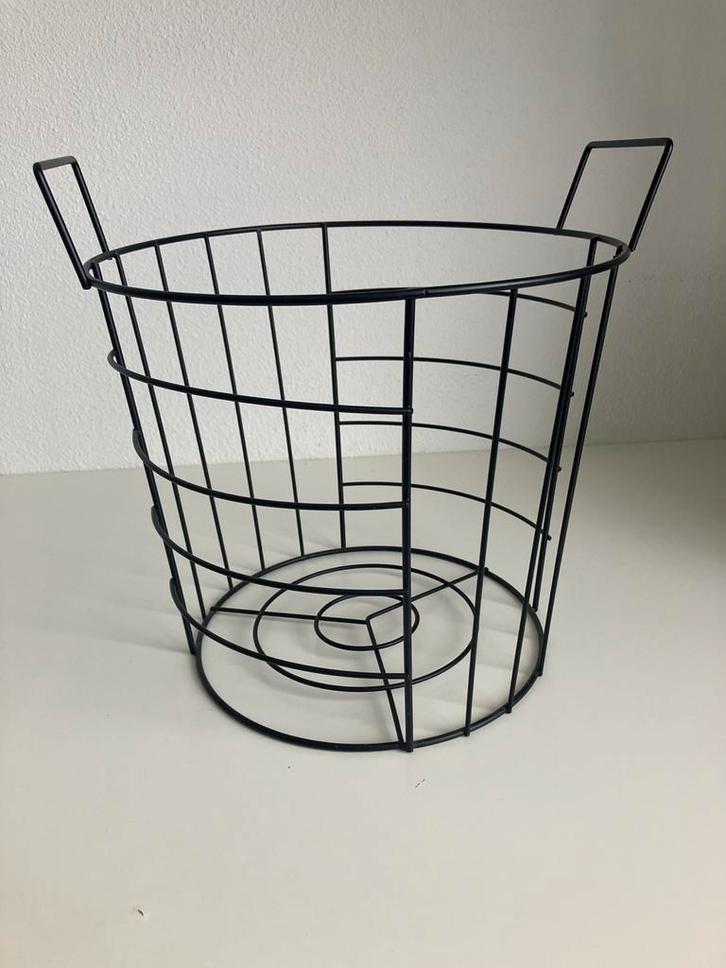 Zwarte Metalen Opbergmand, Huis en Inrichting, Woonaccessoires | Schalen en Manden, Zo goed als nieuw, Mand, Rond, Overige materialen