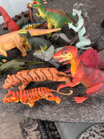 Dinosaurus en Tijger Speelgoed Set beschikbaar voor biedingen