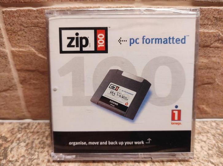 ZIP 100 MB. PC formatted. Nieuw, nog in verpakking, Computers en Software, Geheugenkaartlezers, Zo goed als nieuw, Ophalen of Verzenden