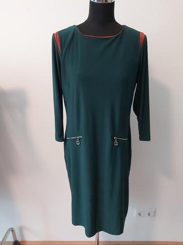J164 - Donkergroene Angelle Milan jurk maat L (1)