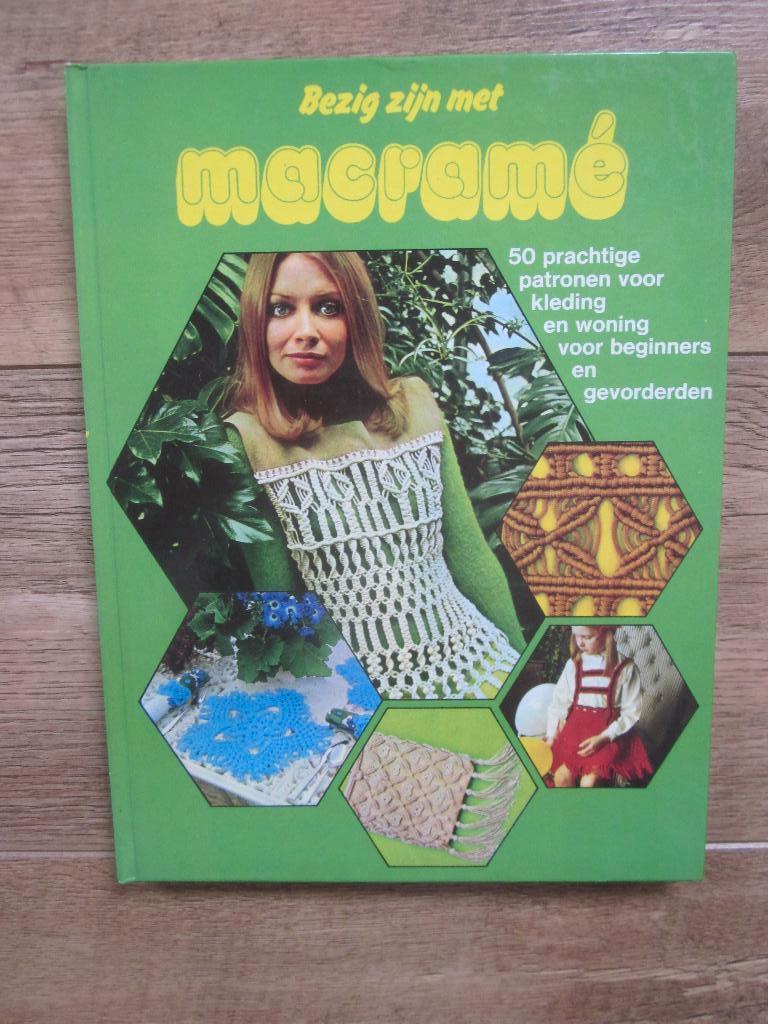 Bezig zijn met Macramé boek handwerken 50 prachtige patronen, Ophalen of Verzenden, Gebruikt, Haken, Patroon of Boek