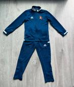 MHCZ Trainingspak Adidas maat XS 7/8 jaar 128, Kinderen en Baby's, Kinderkleding | Kinder-kledingpakketten, Gebruikt, Maat 128