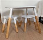 Ronde wit / houten kinder speeltafel met bijpassende krukjes, Kinderen en Baby's, Kinderkamer | Tafels en Stoelen, Ophalen, Zo goed als nieuw