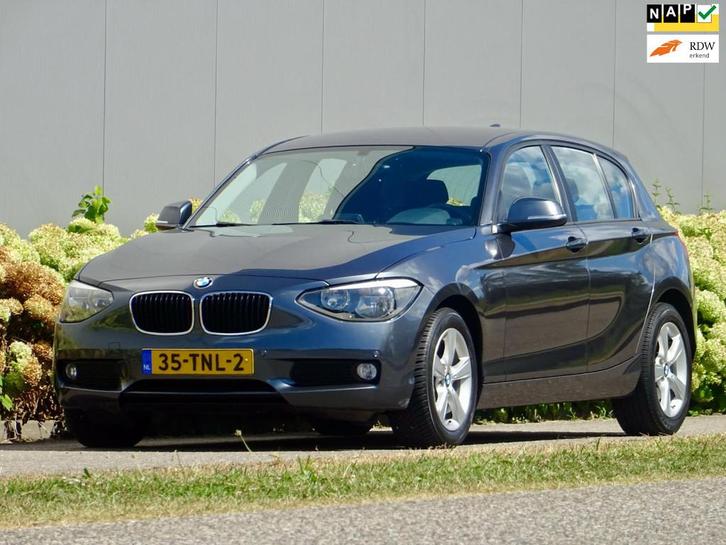 BMW 1-serie 116i Aut Executive Sport /// NAVI - PDC - NL ///, Auto's, BMW, Bedrijf, Te koop, 1-Serie, ABS, Airbags, Airconditioning