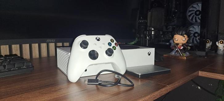 Xbox Series S + Controller + 1TB Externe Harde Schijf, Spelcomputers en Games, Spelcomputers | Xbox Series X en S, Zo goed als nieuw