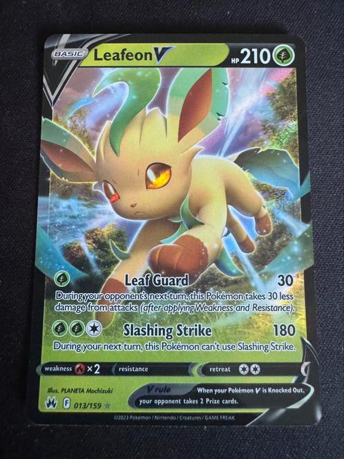 Leafeon V CRZ 013, Hobby en Vrije tijd, Verzamelkaartspellen | Pokémon, Zo goed als nieuw, Losse kaart, Ophalen of Verzenden