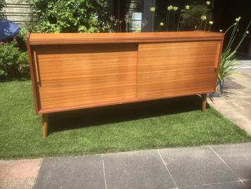 Vintage dressoir beschikbaar voor biedingen