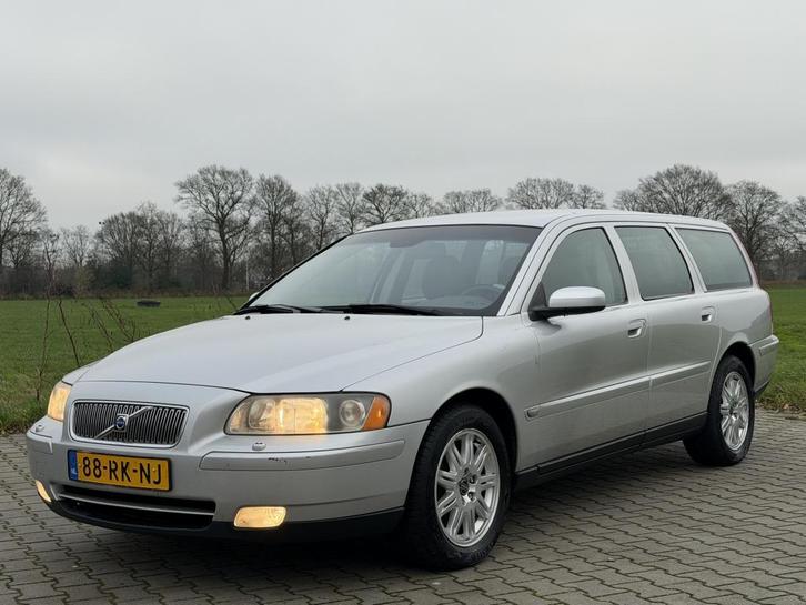 Volvo V70 2.4 170PK AUT NW.D-RIEM LEDER RIJDT SUPER EN MOOI, Auto's, Volvo, Te koop, V70, ABS, Airbags, Airconditioning, Alarm