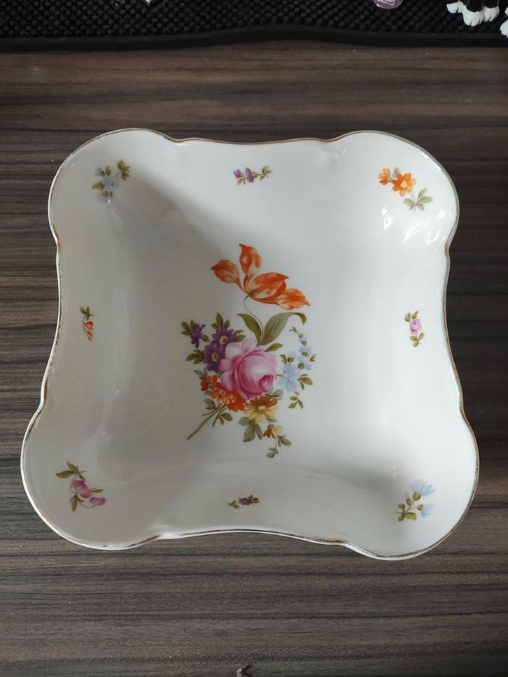Rosenthal Schaal met Bloemmotief, Antiek en Kunst, Antiek | Schalen, Ophalen of Verzenden