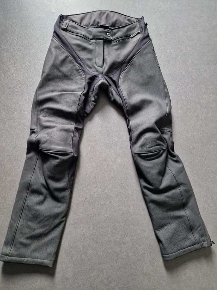 Macna Mantra zwart leren motorbroek vrouw mt 42 nieuw, Motoren, Kleding | Motorkleding, Broek | leer, Dames, Nieuw met kaartje