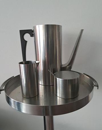 Stelton Cylinda Line Arne Jacobsen met uniek 1967 dienblad. beschikbaar voor biedingen