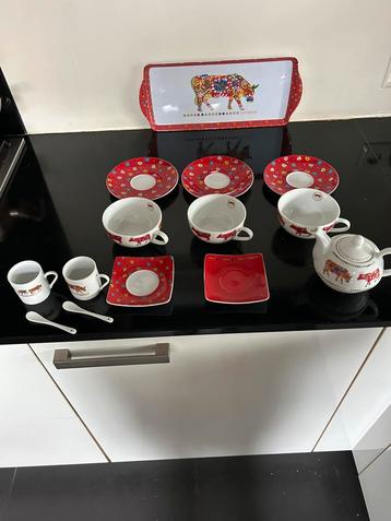 CowParade theeservies – kleurrijk keramiek in perfecte staat beschikbaar voor biedingen