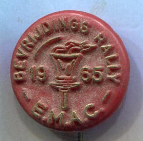 E.M.A.C. bevrijdings rally 1965 plastic speldje ( W_451 ), Verzamelen, Speldjes, Pins en Buttons, Nieuw, Speldje of Pin, Sport