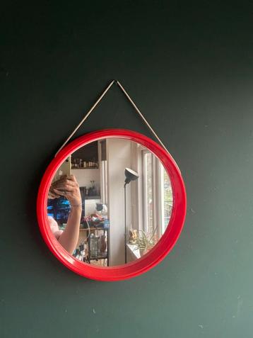 Vintage retro spiegel beschikbaar voor biedingen