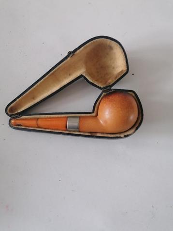 oude pijp in bewaarhoes beschikbaar voor biedingen