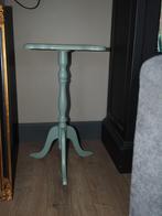Oude brocante Bijzettafel op Driepoot, Ophalen, Minder dan 55 cm, Gebruikt, Vierkant