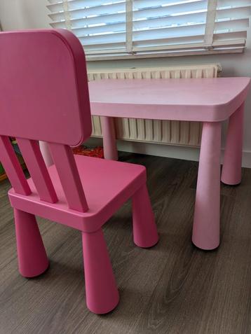 Pink table and chair with cupboard set for children beschikbaar voor biedingen