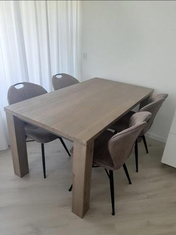 Mooie eettafel voor 150 euro beschikbaar voor biedingen